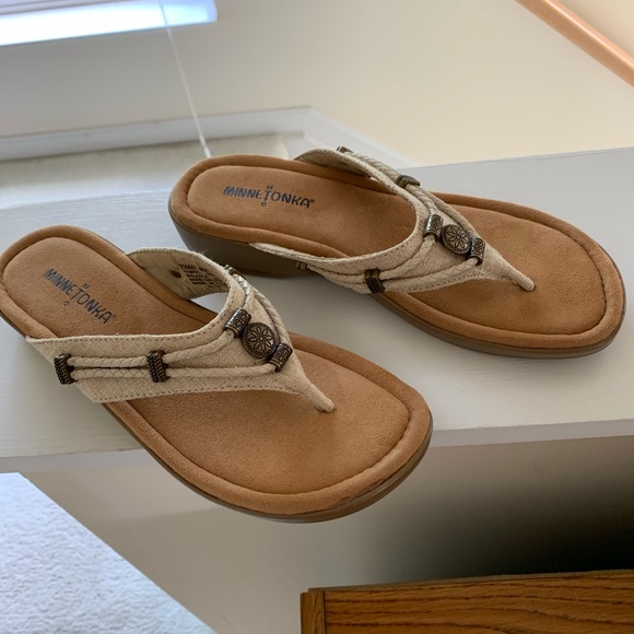 minnetonka flip flops